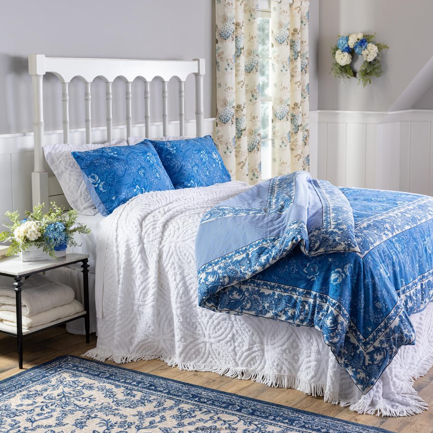 couronne d'hortensias synthétiques bleues et blanches avec de la verdure Plow & Hearth 8642F62441 articles ménagers