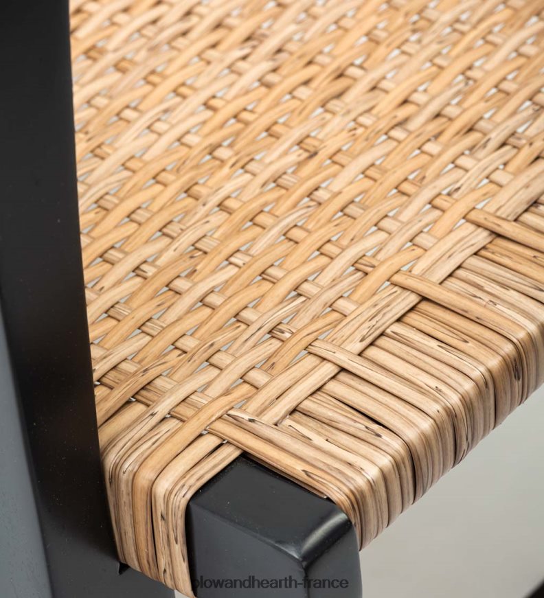 Claytor eucalyptus outdoor 2 chaises et 2 poufs avec table, ensemble 5 pièces - noir Plow & Hearth 8642F61126 articles ménagers