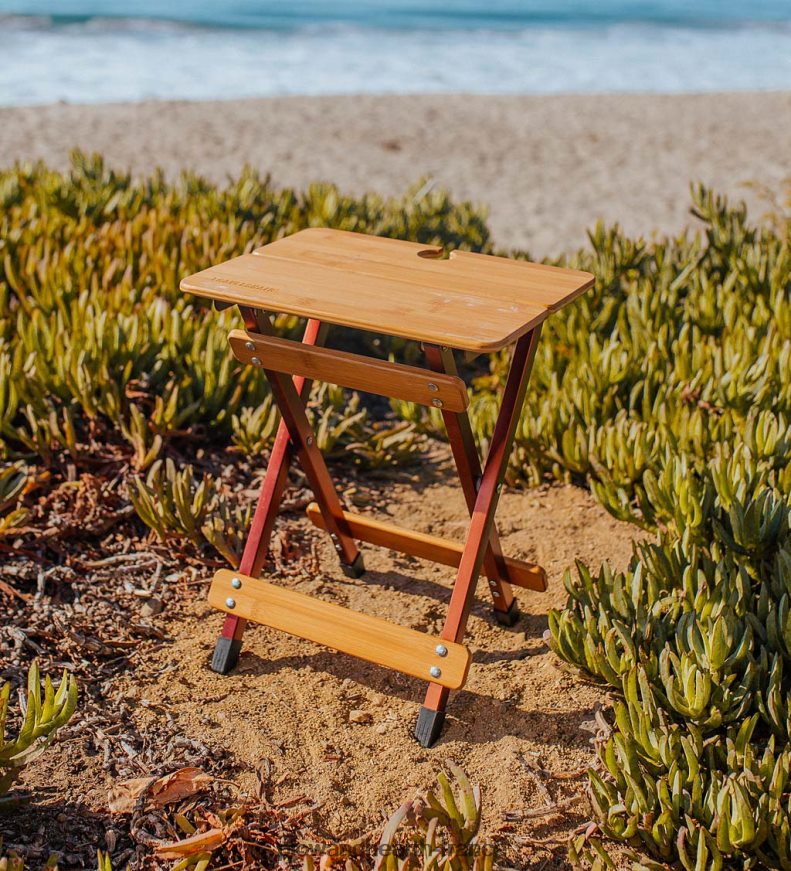 table d'appoint de camp pliante en bambou avec porte-verre à vin - bambou/bronze Plow & Hearth 8642F61176 articles ménagers