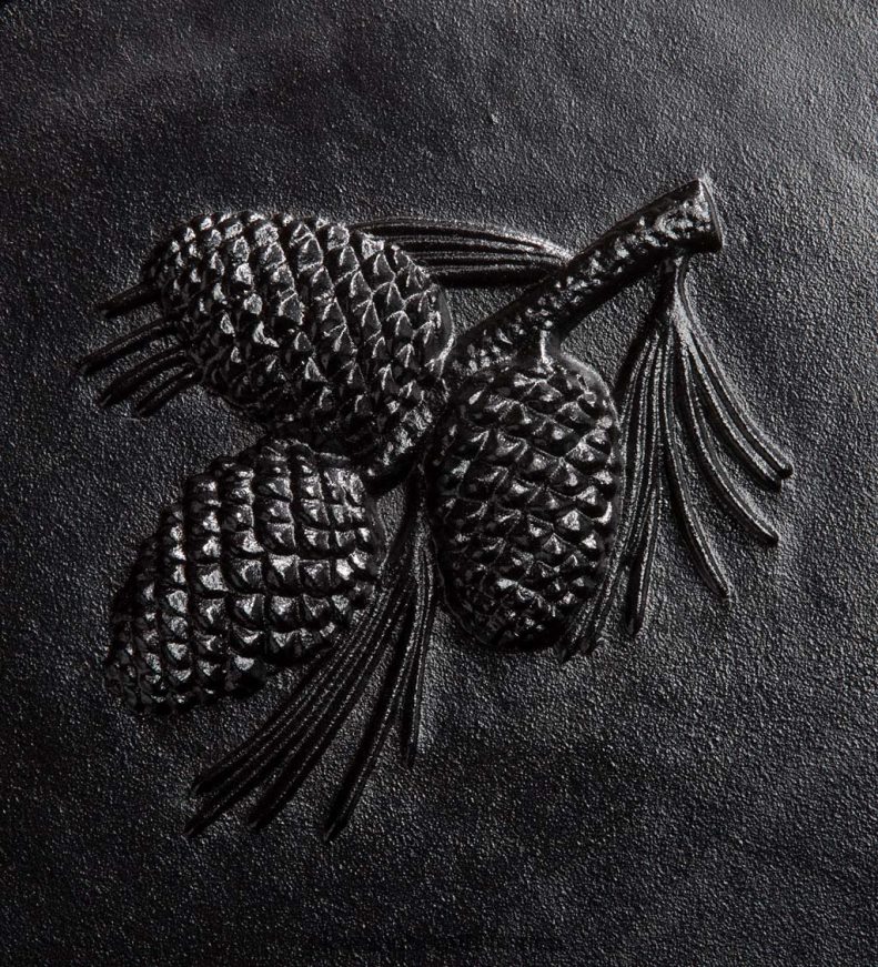 plaque de cheminée en fonte motif pomme de pin Plow & Hearth 8642F63198 cheminée