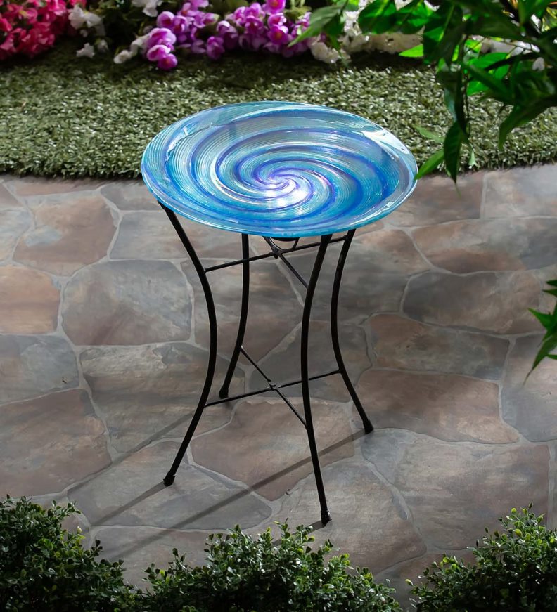 Bain d'oiseaux en verre tourbillonnant bleu avec support solaire Plow & Hearth 8642F6477 cour et jardin