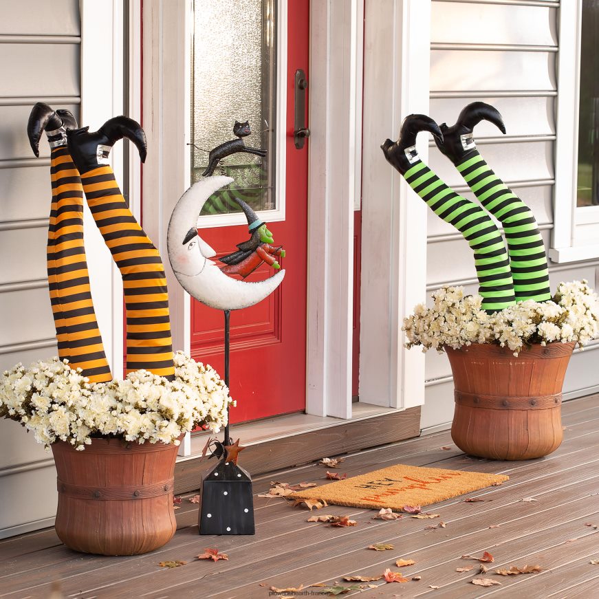 statue d'Halloween en métal avec lune et livre de contes Plow & Hearth 8642F6426 cour et jardin